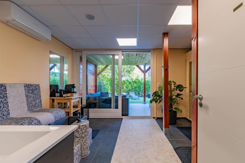 Wellness Studio Tiel Met Sauna En Jacuzzi Exterior foto