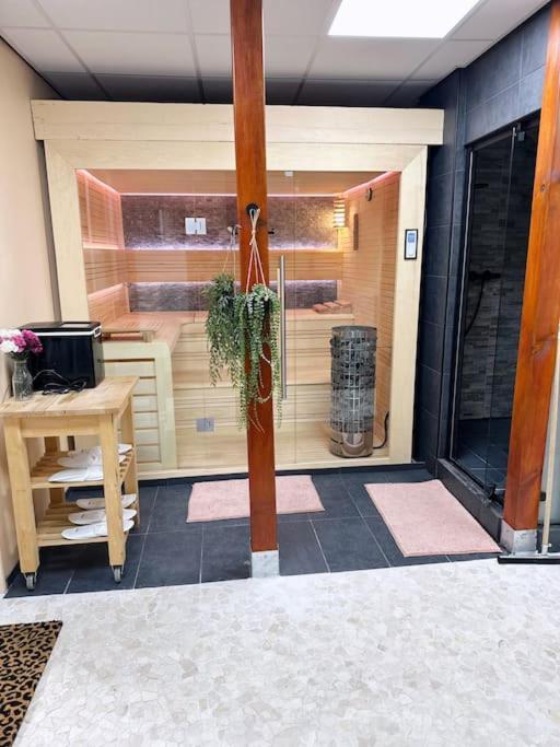 Wellness Studio Tiel Met Sauna En Jacuzzi Exterior foto