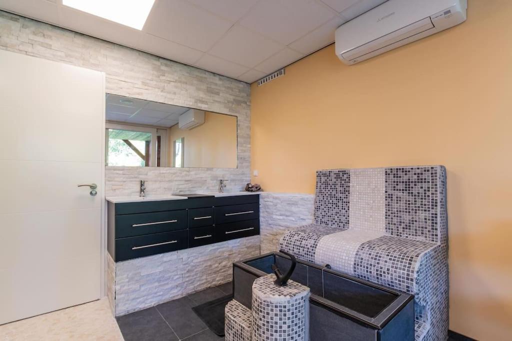 Wellness Studio Tiel Met Sauna En Jacuzzi Exterior foto